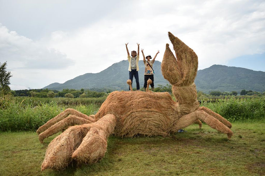 dinosaur-straw-sculptures-wara-art-festival-niigata-japan-10